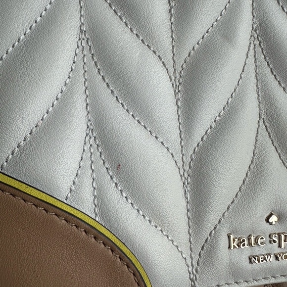 EUC Kate Spade Emelyn Briar Lane quilted bag medium - Picture 5 of 10